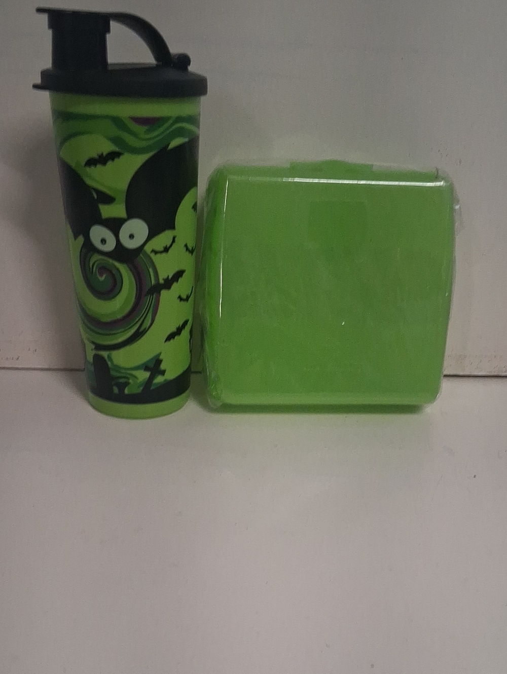 Tupperware Neon Green Halloween Bat Tumbler and Napkin Set